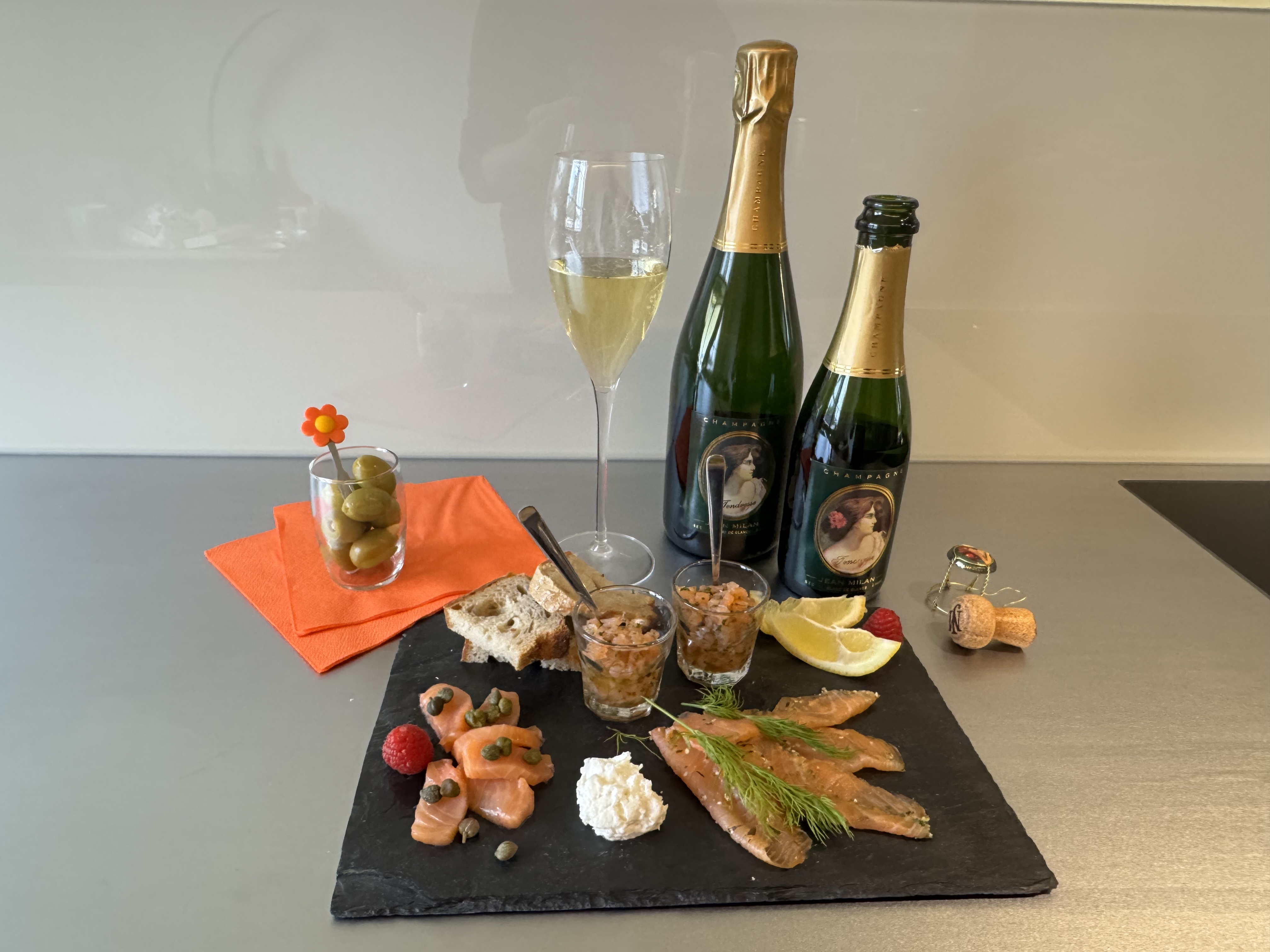 Lachsplättli_Champagner_Gourmet_Bistro.jpg